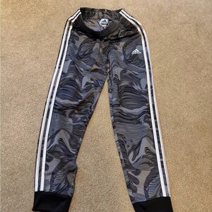 Adidas jogger like new size youth medium 10/12